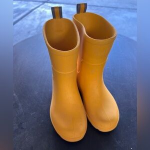 TOTES toddler Charley Rain Boots size “9T-10T” in color yellow